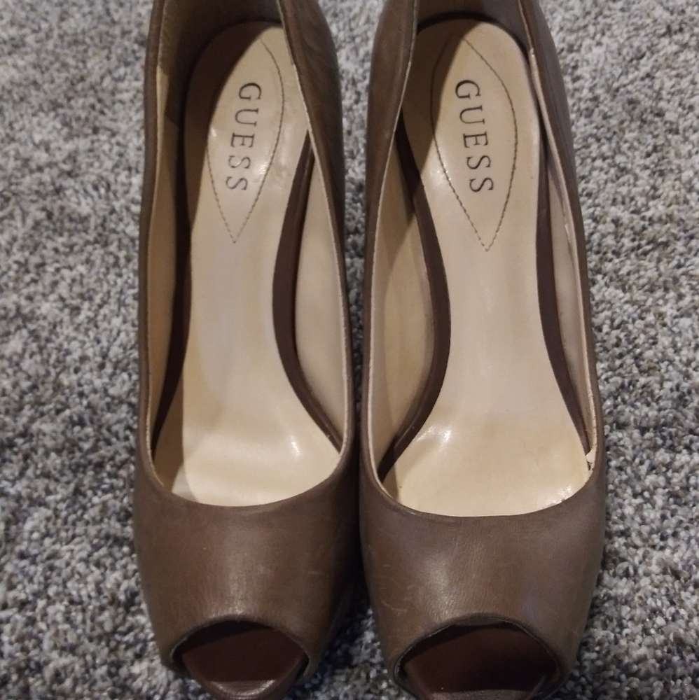 Guess Tan Leather Pep Toe Pump